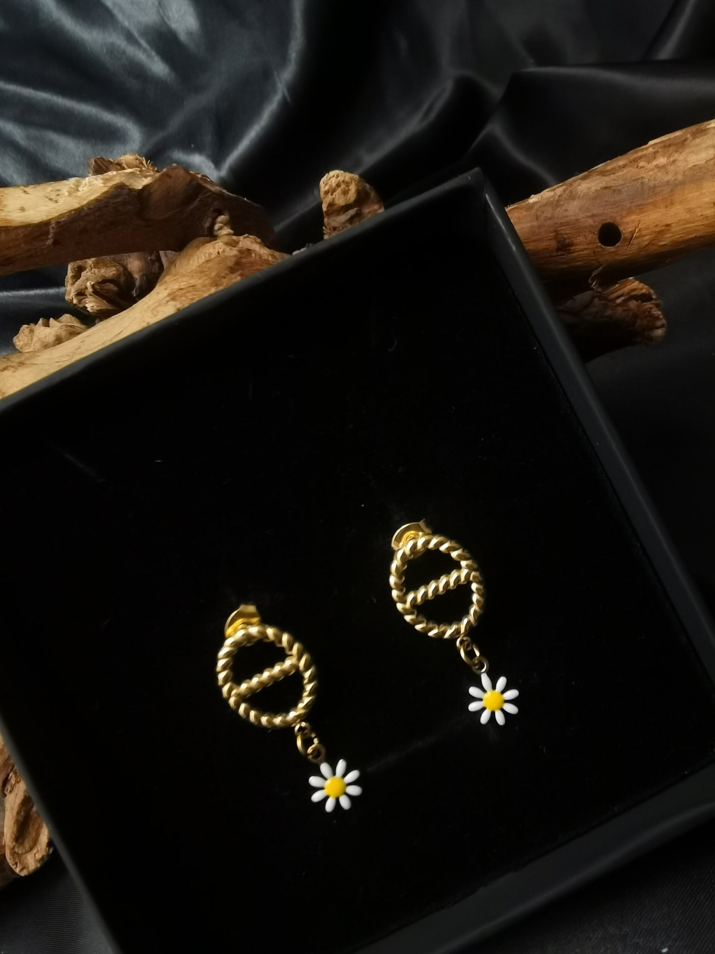 Pig Nose Daisy Ohrringe 18 Karat vergoldeter Titanstahl GMJE008