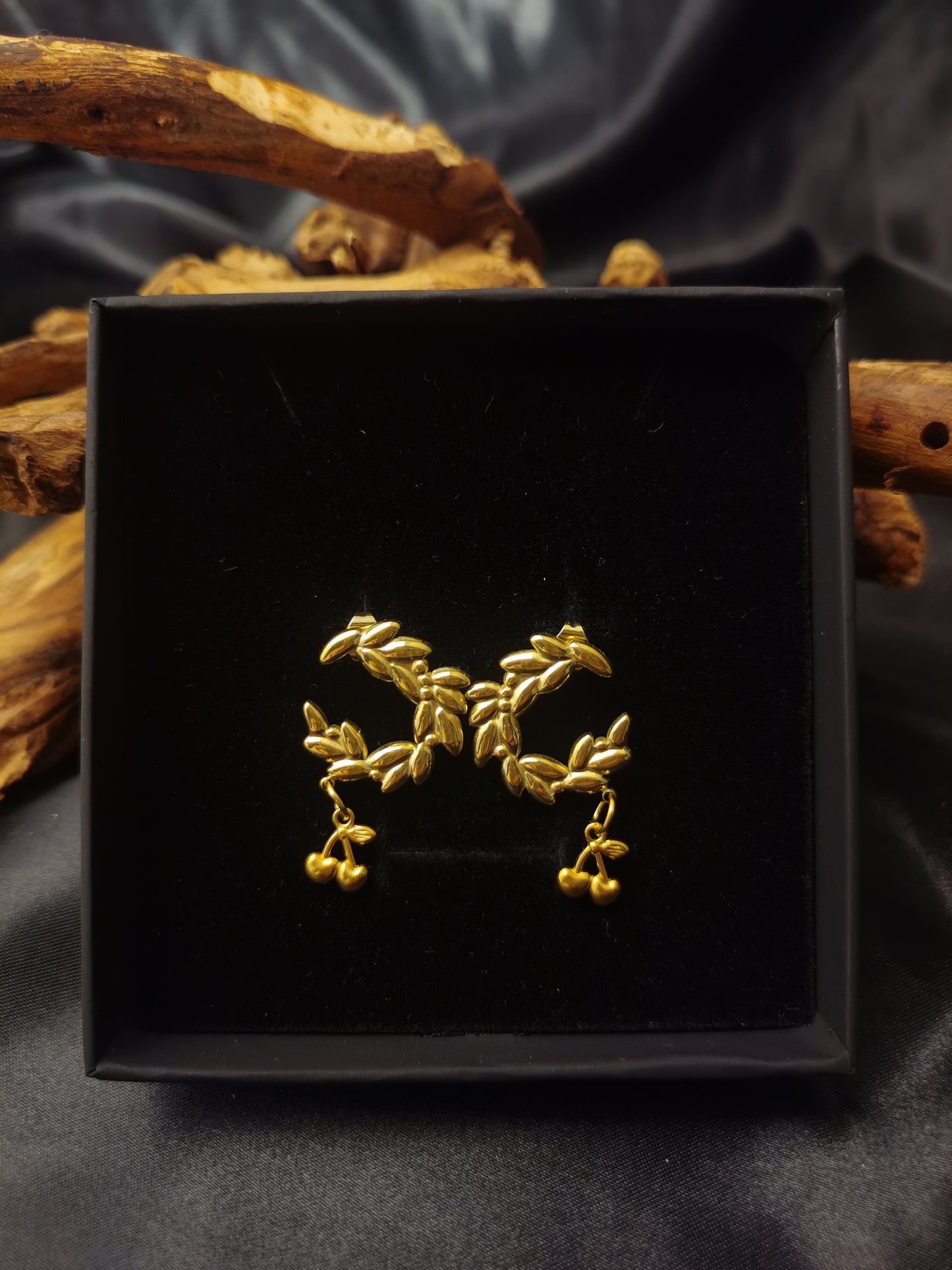 Ohrringe Kirsche aus 18 Karat vergoldetem Titanstahl GMJE007