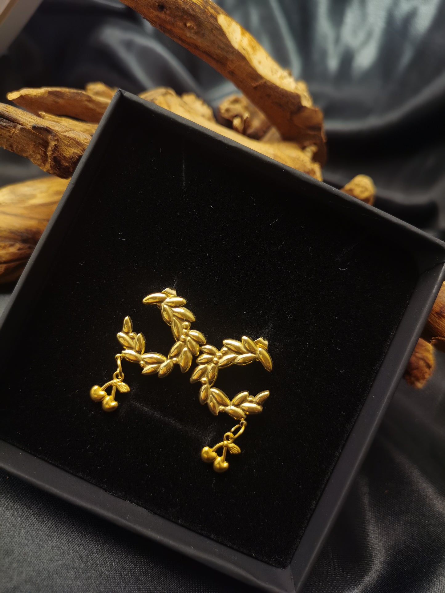 Ohrringe Kirsche aus 18 Karat vergoldetem Titanstahl GMJE007