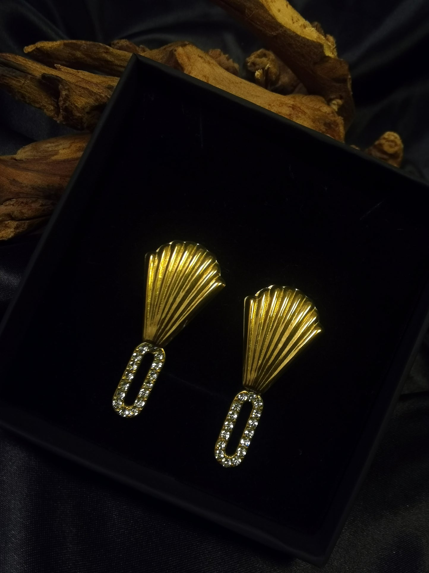 Shell Shaped Earrings 18k gold-plated Titanium Steel Zircon Hoop pendant GMJE024