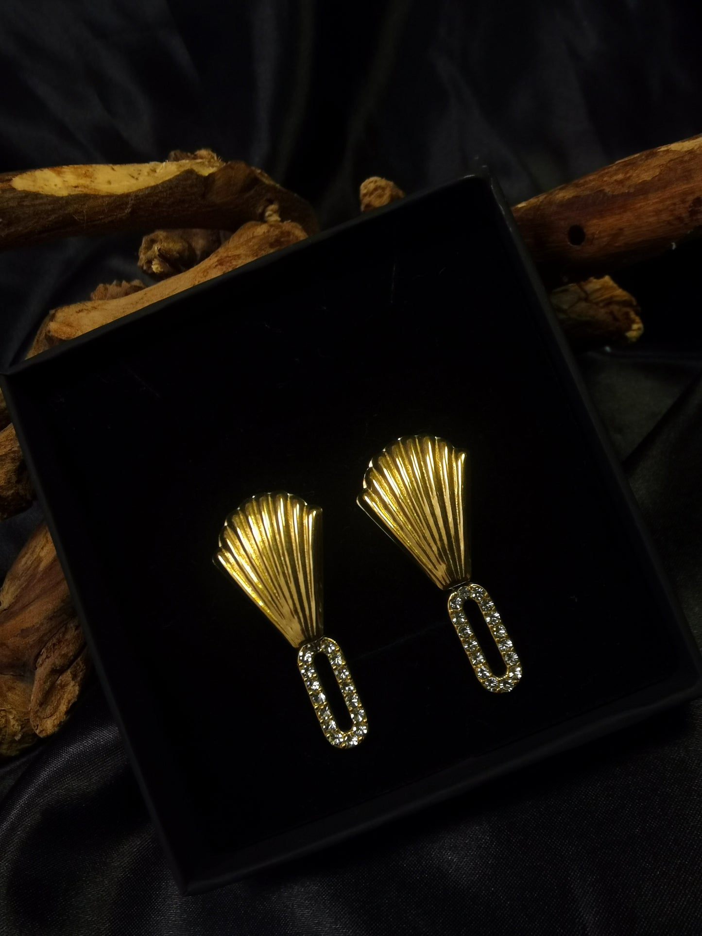 Shell Shaped Earrings 18k gold-plated Titanium Steel Zircon Hoop pendant GMJE024
