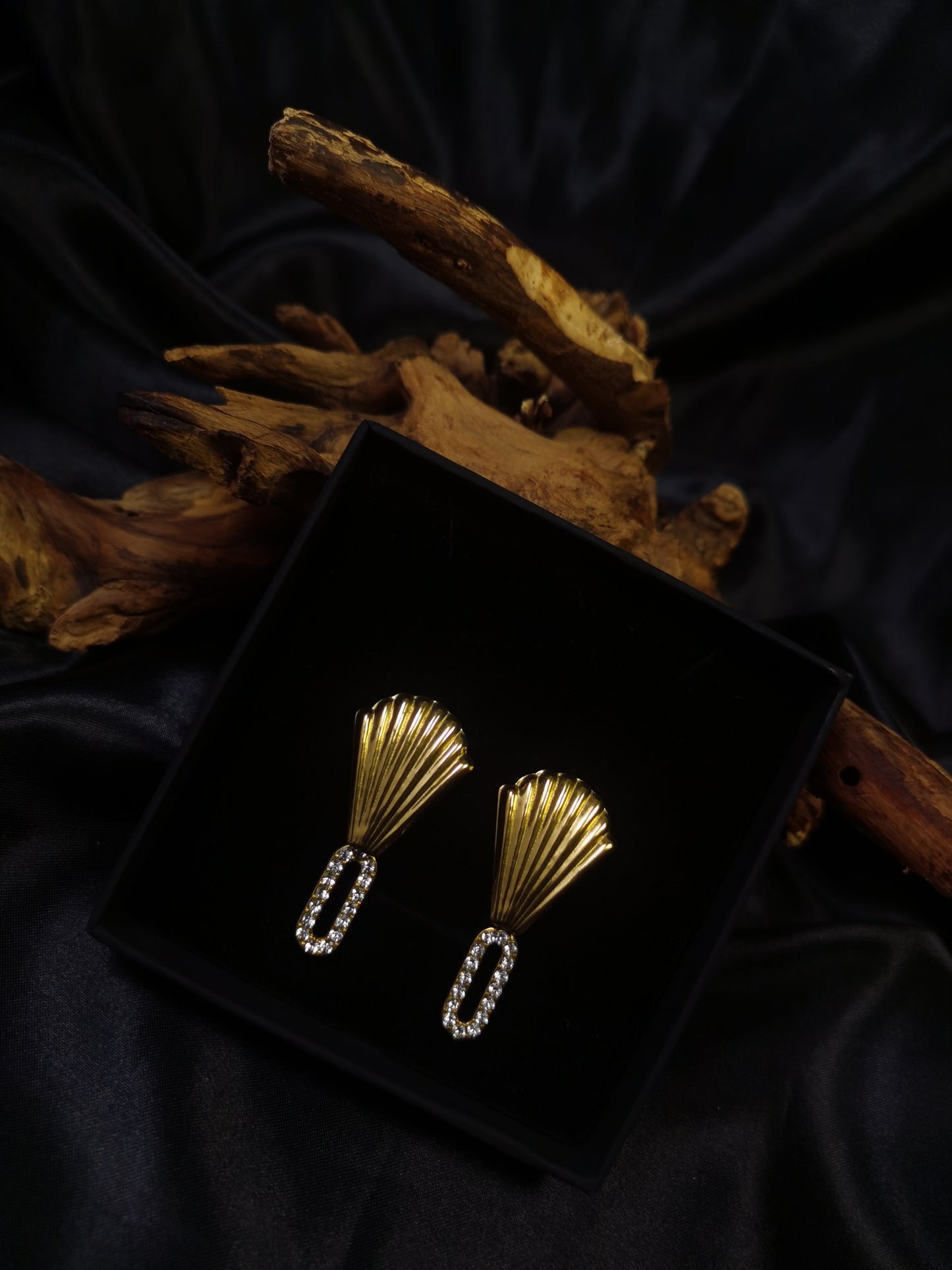 Shell Shaped Earrings 18k gold-plated Titanium Steel Zircon Hoop pendant GMJE024