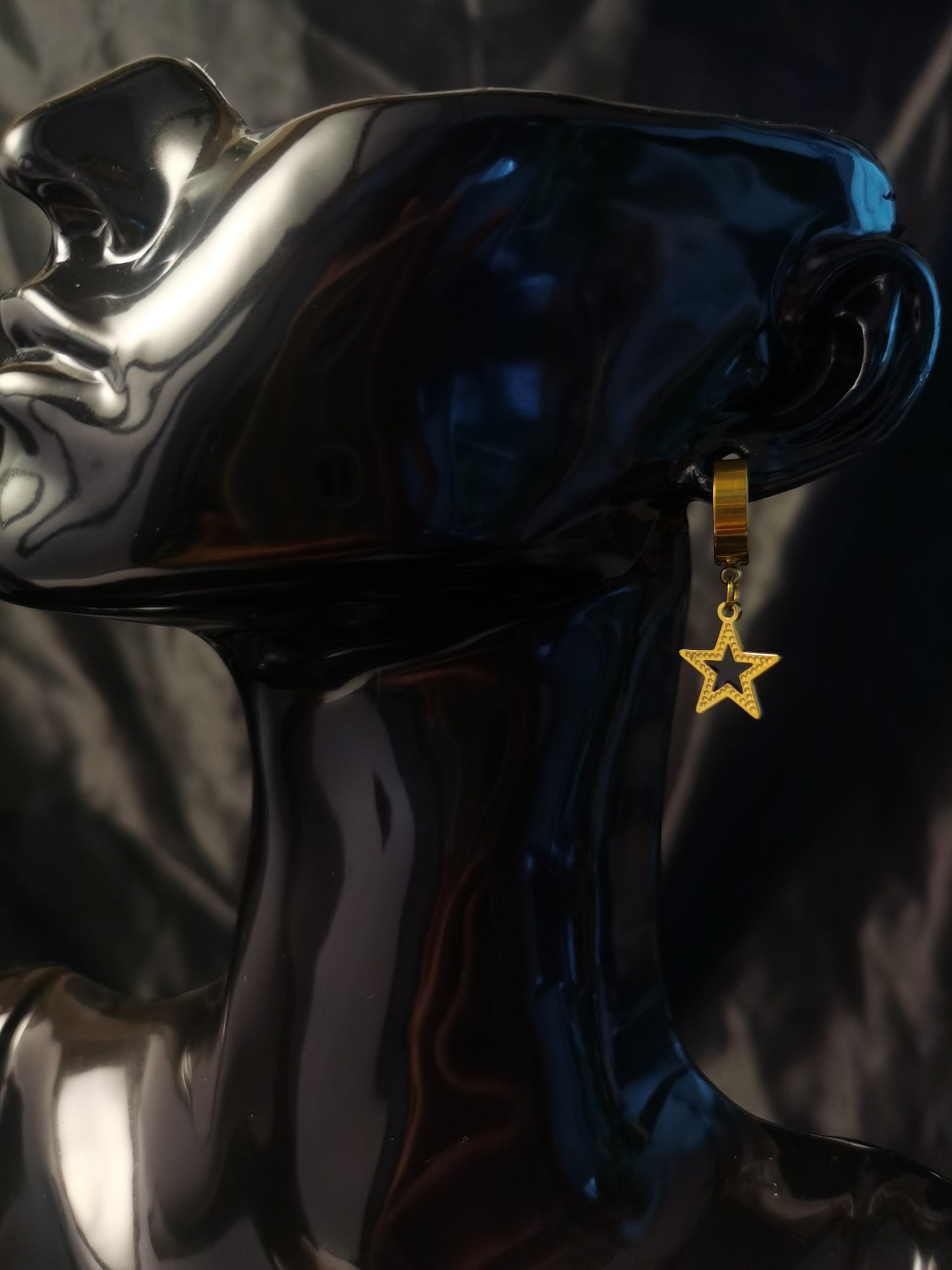 Huggie Star Ohrringe 18 Karat vergoldeter Titanstahl GMJE030
