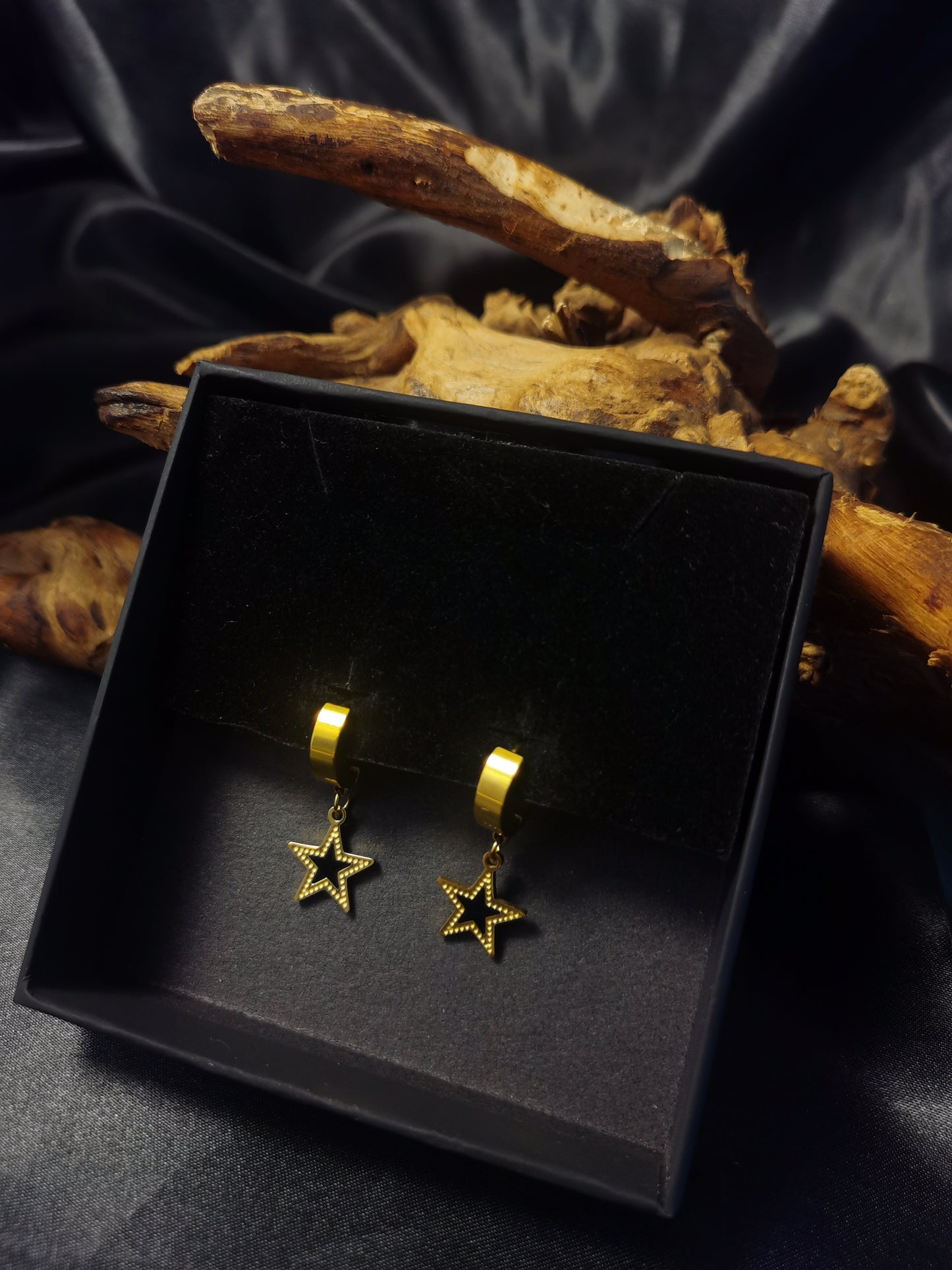 Huggie Star Ohrringe 18 Karat vergoldeter Titanstahl GMJE030