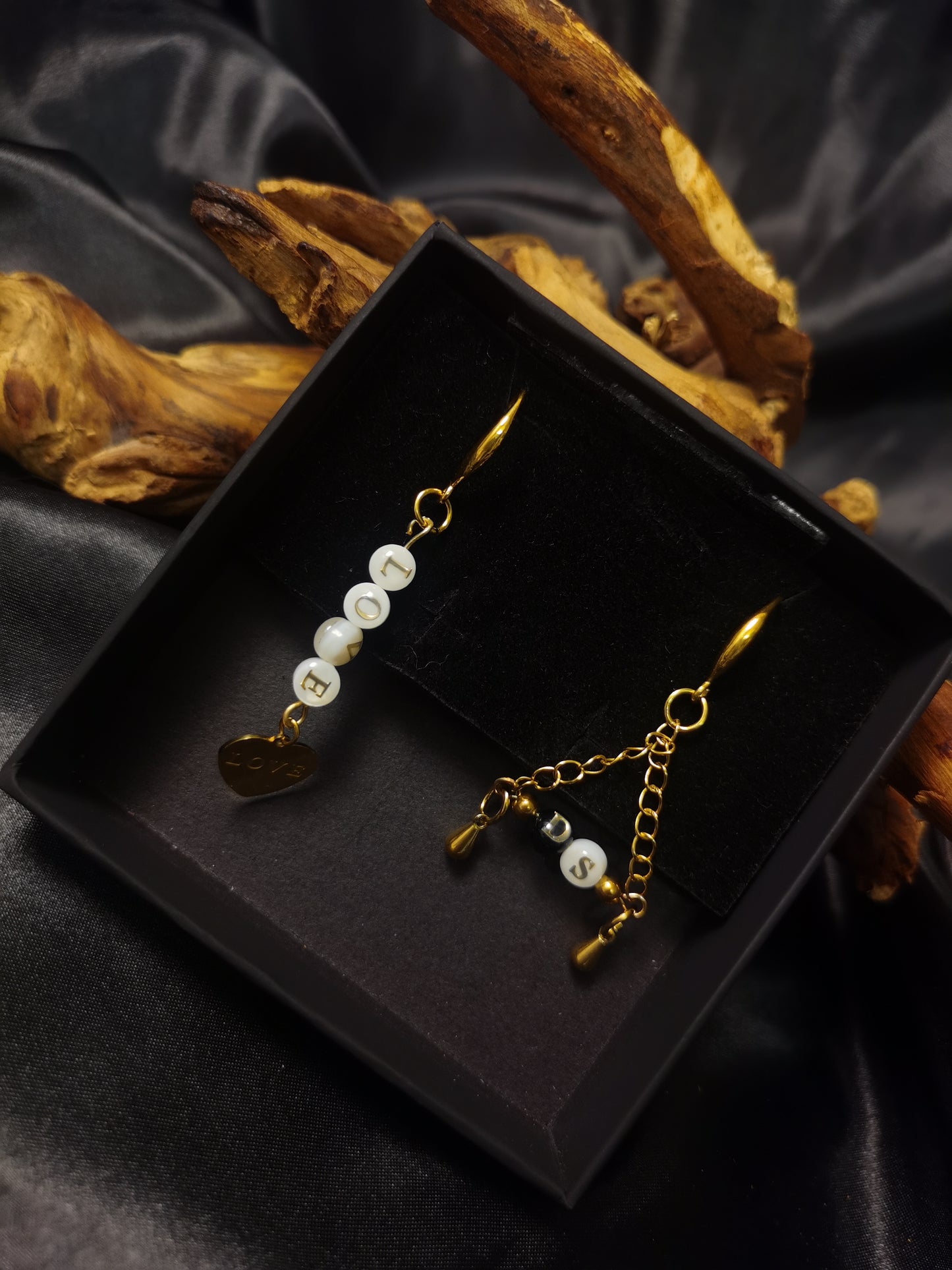 Ohrhaken Love Initialen Ohrringe 18k vergoldet Titan Stahl GMJE043