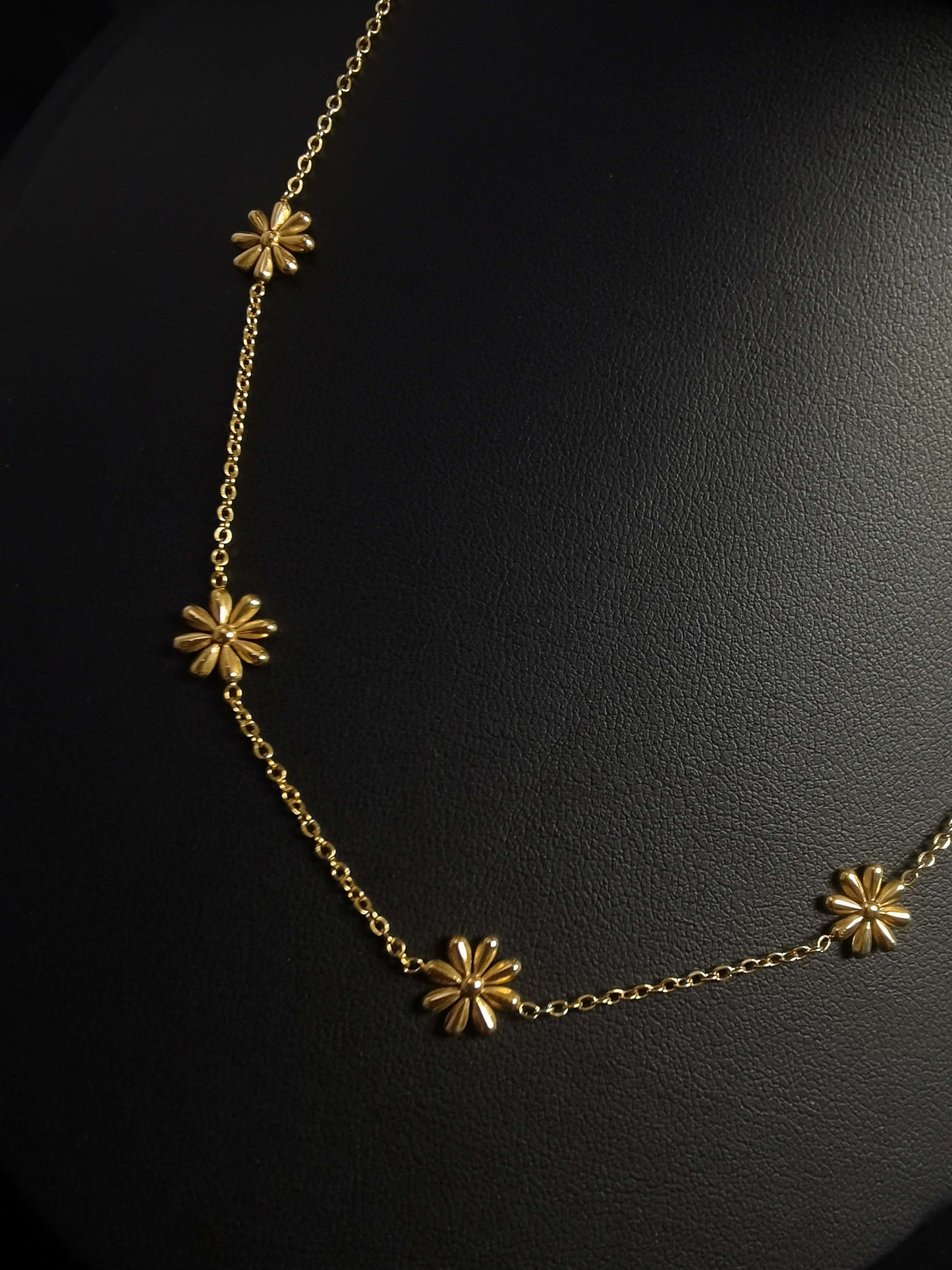 Tiny Daisy Necklace 18k gold-plated Titanium Steel chain Trendy Jewelry 2025 GMJN026
