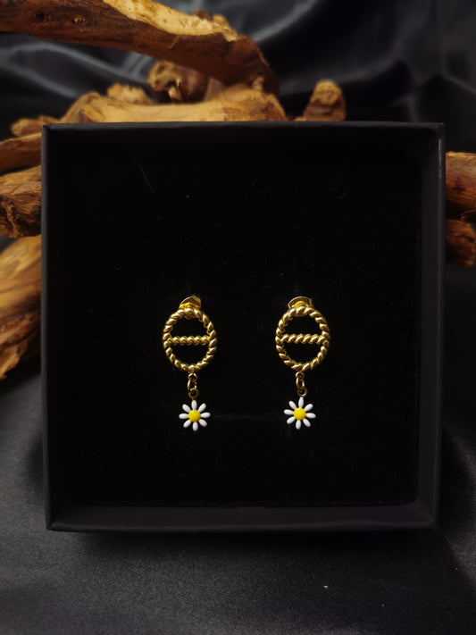 Pig Nose Daisy Ohrringe 18 Karat vergoldeter Titanstahl GMJE008
