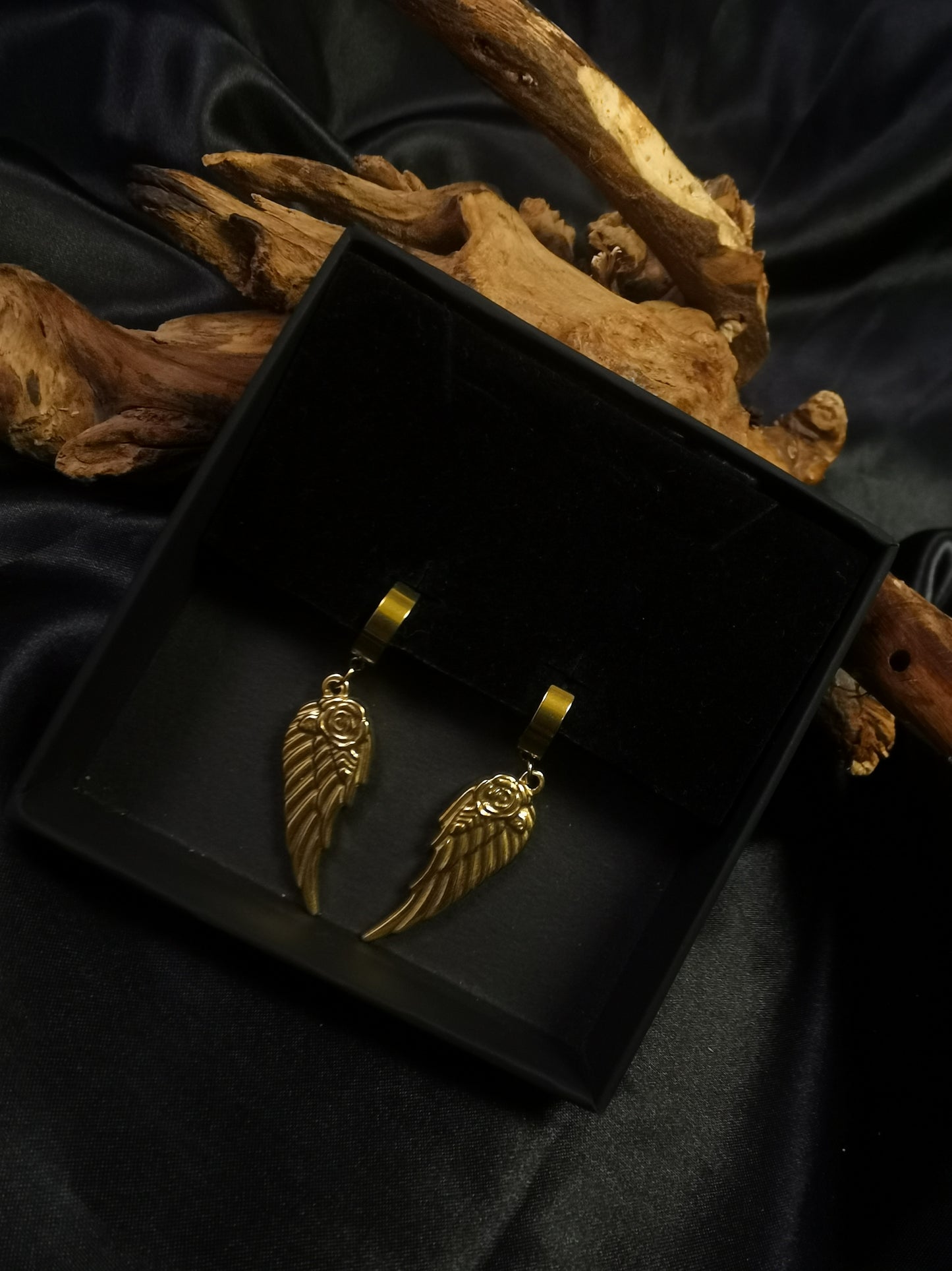 Huggie Angel Wings Earrings 18k gold-plated Titanium Steel GMJE040