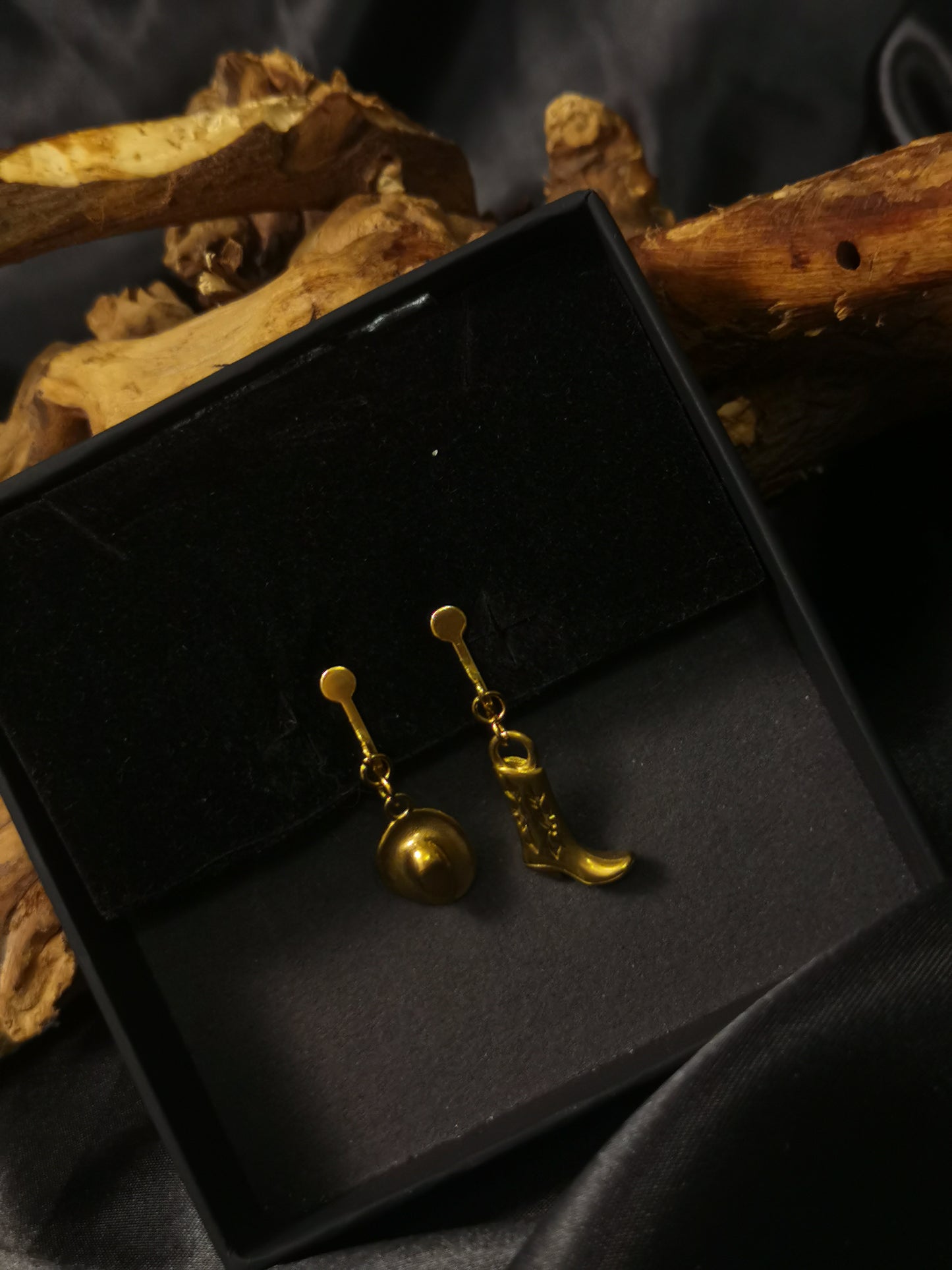 Huggie Cowboy Earrings 18k gold-plated Titanium Steel GMJE042