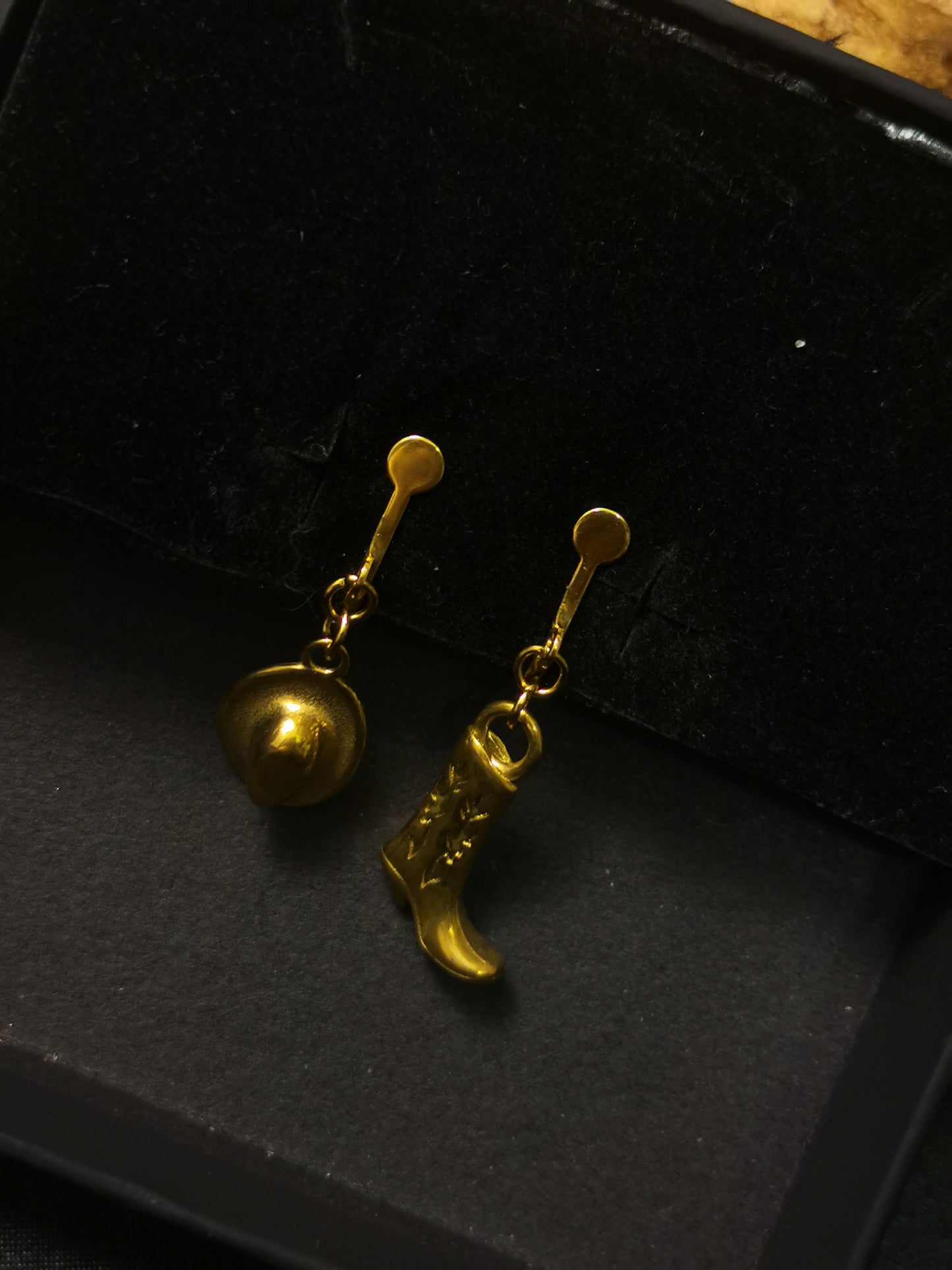 Huggie Cowboy Earrings 18k gold-plated Titanium Steel GMJE042